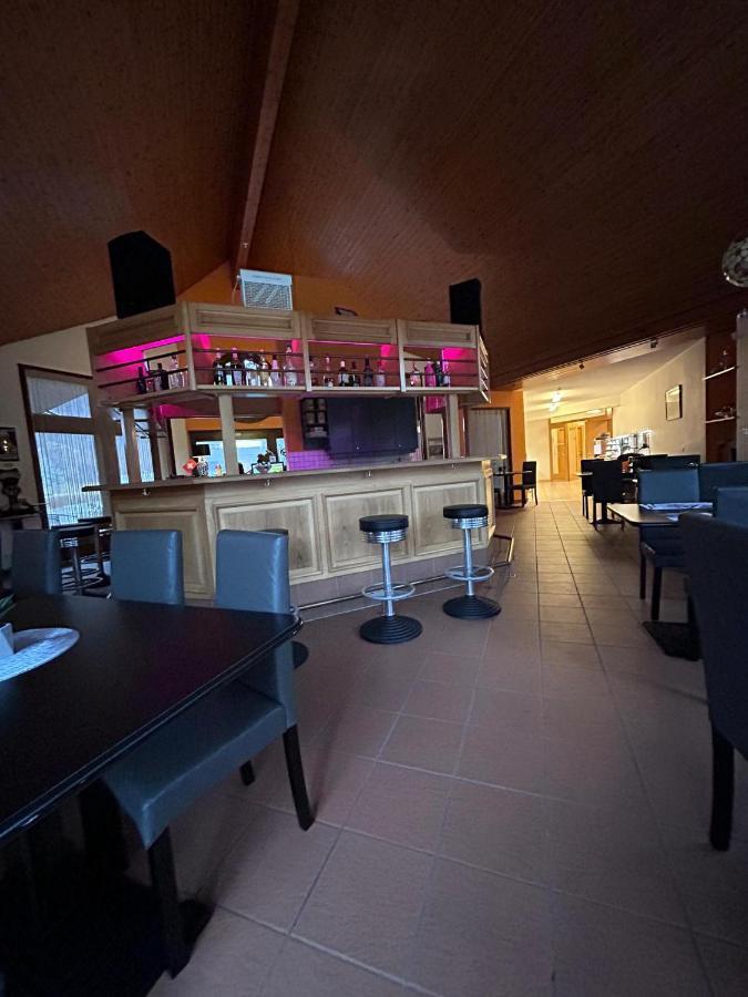 Hotel Edirol Vouvry Екстер'єр фото